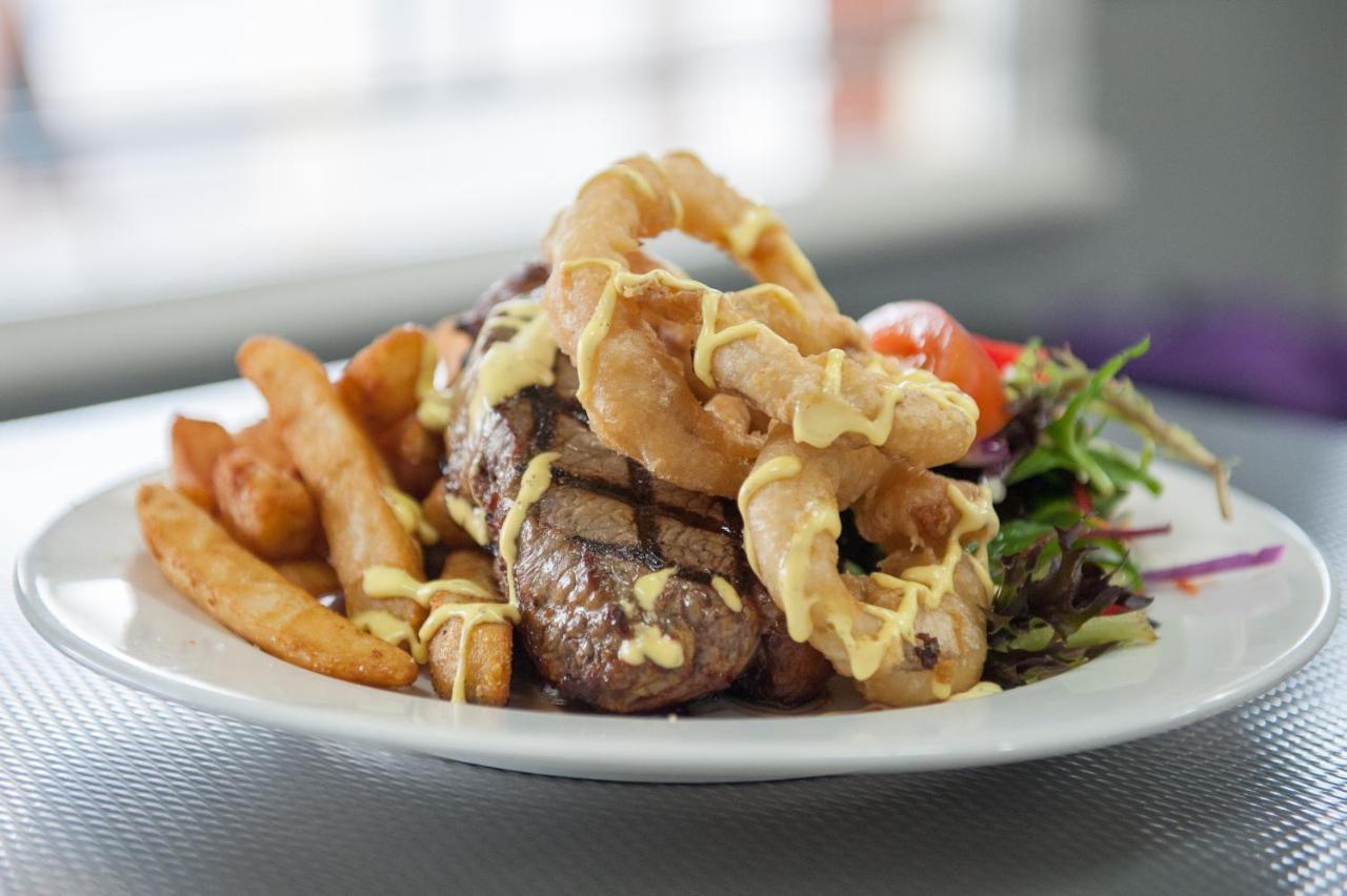 Riverina Hotel هولبروك المظهر الخارجي الصورة