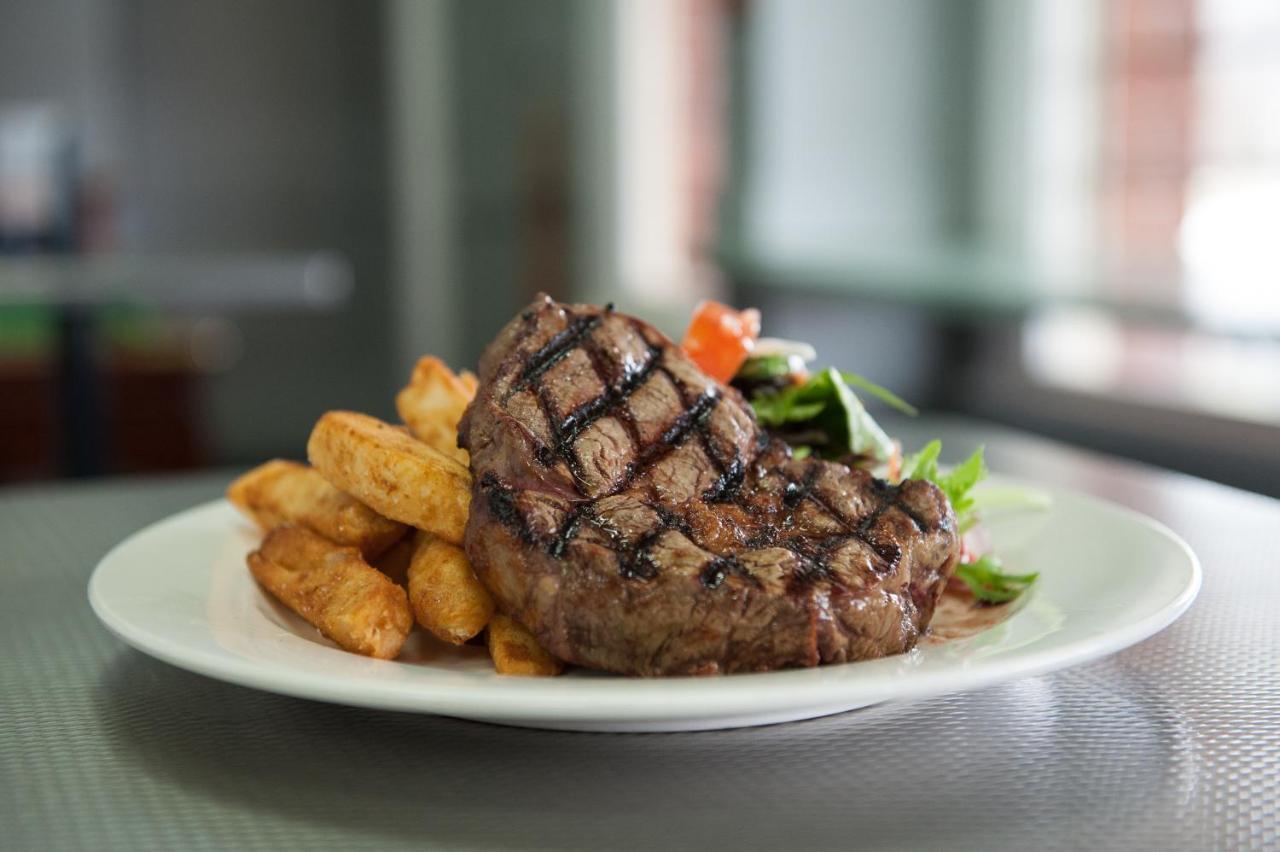 Riverina Hotel هولبروك المظهر الخارجي الصورة
