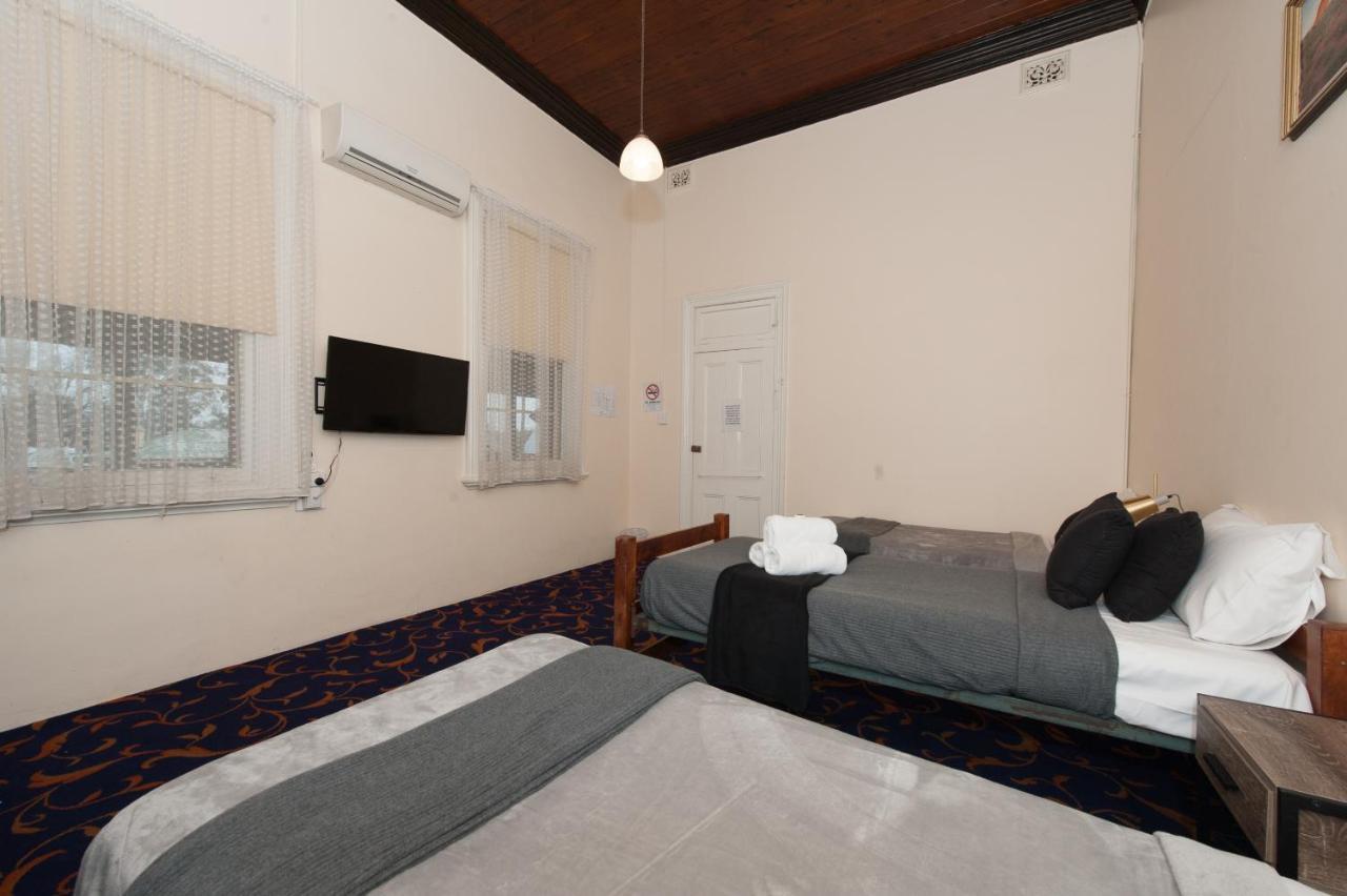Riverina Hotel هولبروك المظهر الخارجي الصورة